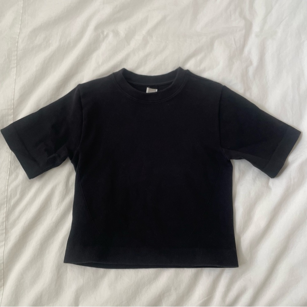 Everlane Performance Stretch Tee in Black